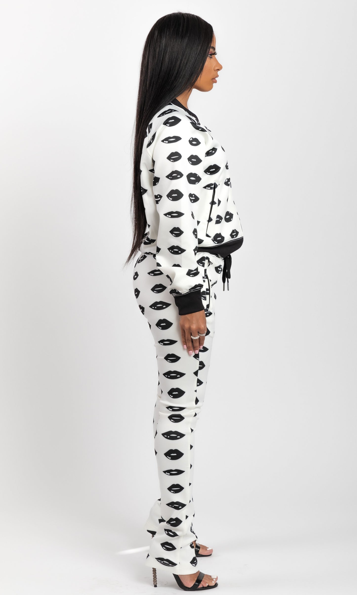 KISS ME JOGGING SET (BLACK)
