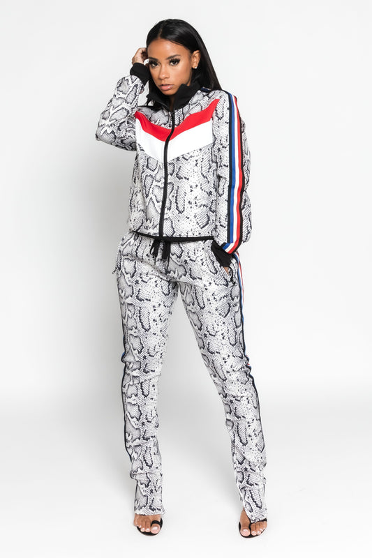 FRONT STRIPED SNAKE SKIN JOGGING SET (WHITE)