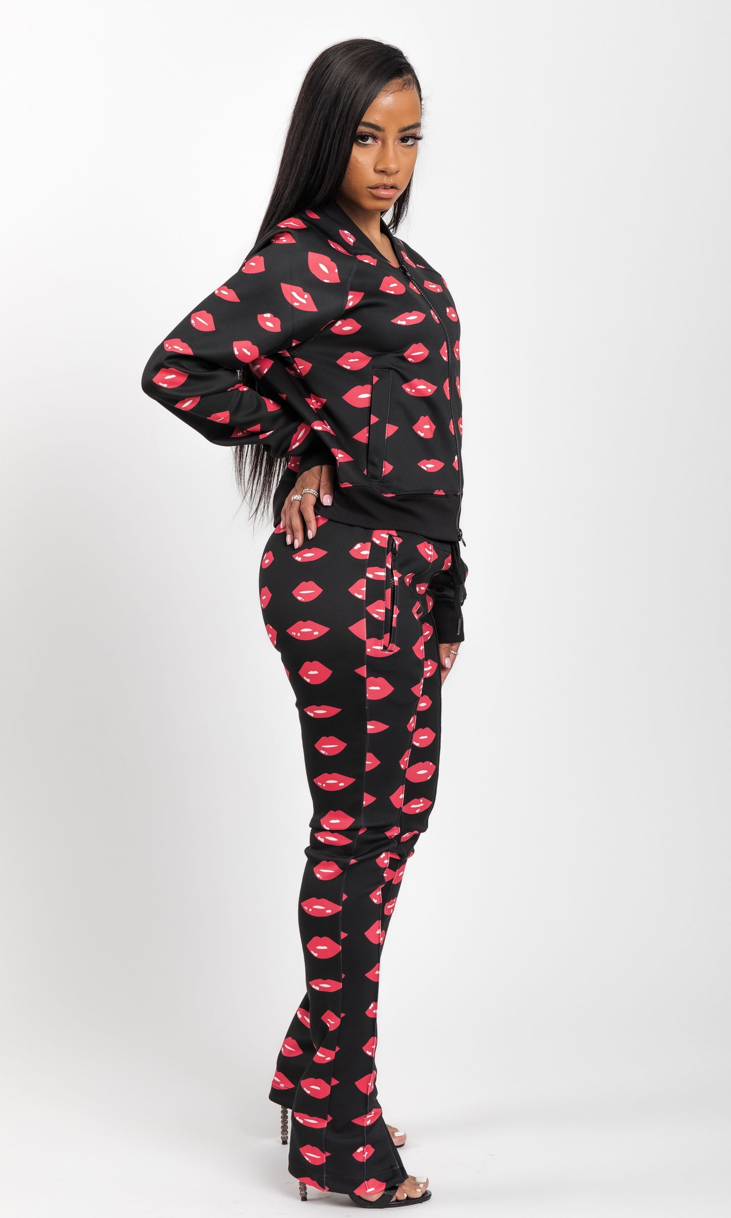 KISS ME JOGGING SET (RED)
