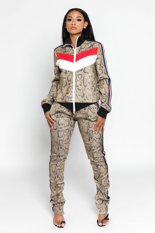 FRONT STRIPED SNAKE SKIN JOGGING SET (BROWN)