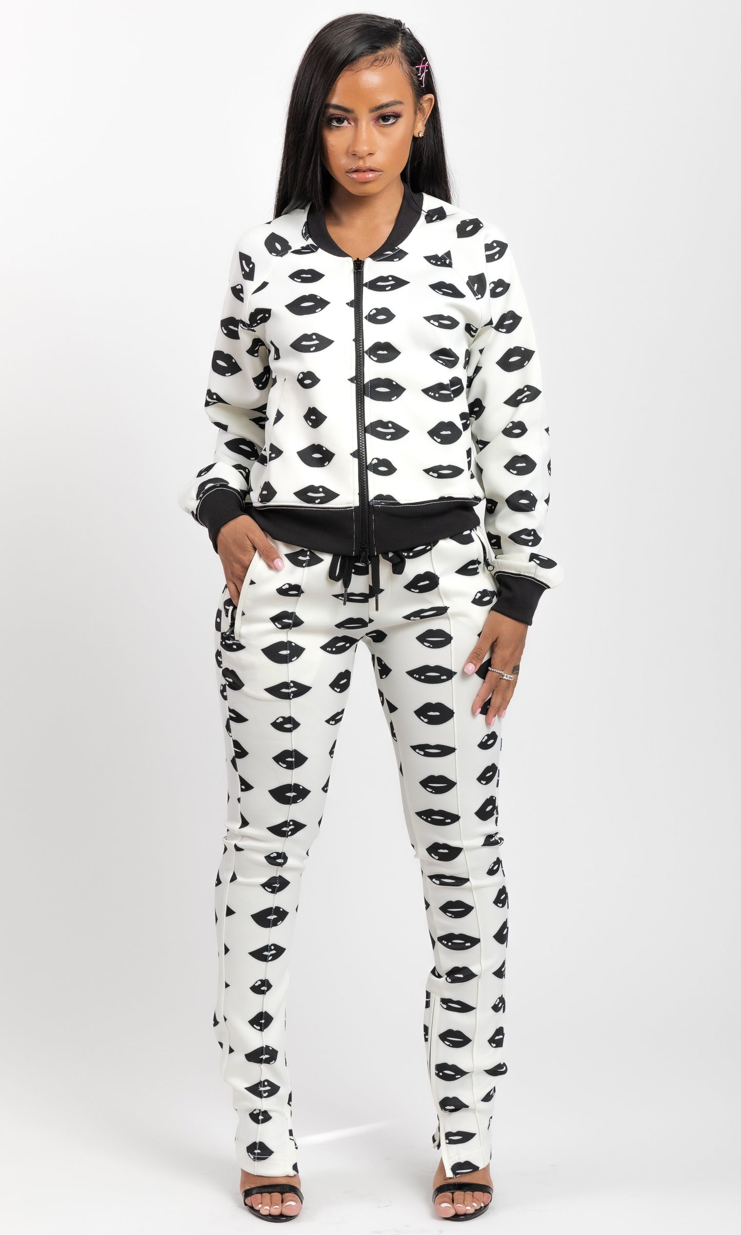 KISS ME JOGGING SET (BLACK)