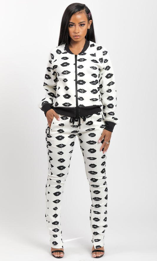 KISS ME JOGGING SET (BLACK)